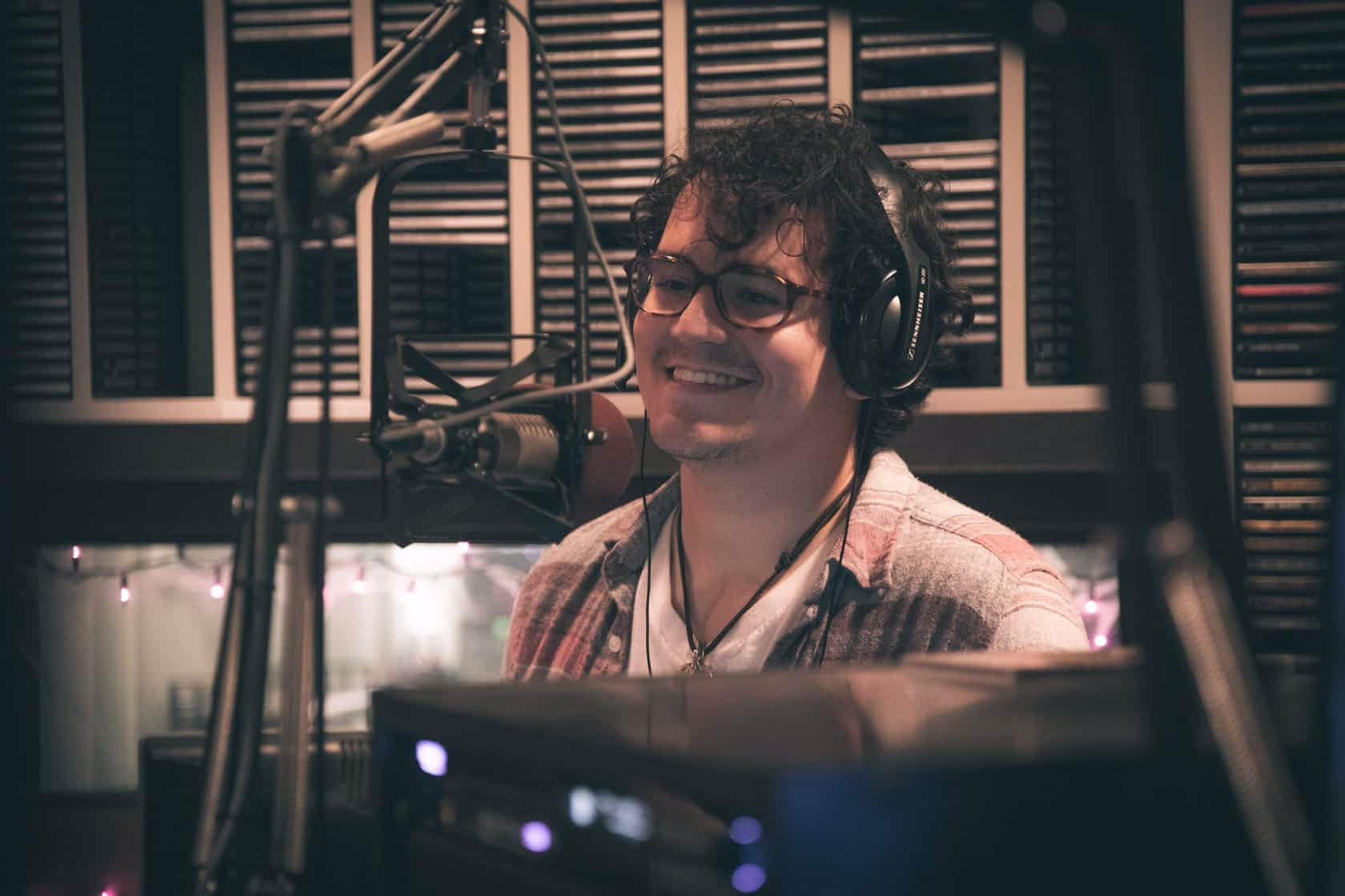 fm903